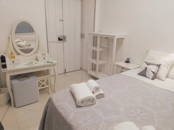 White Room Mini-Hotel