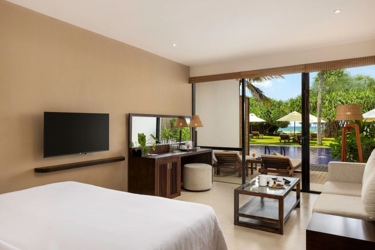Luxury with Direct Pool Access Double room with view