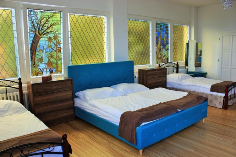 Standard Family room with garden view