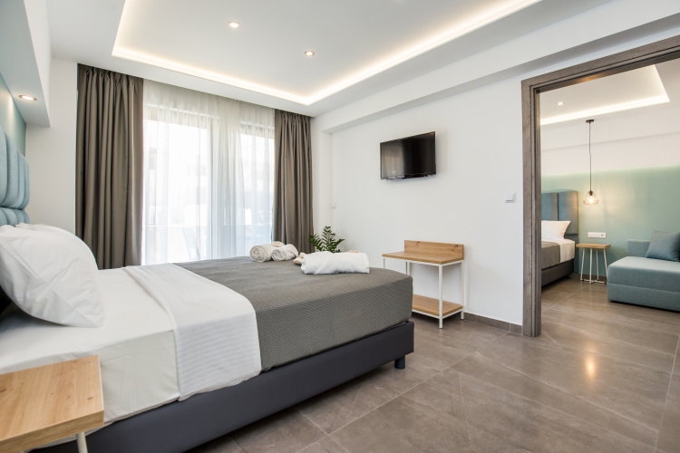 2 Bedrooms Standard Family room with balcony