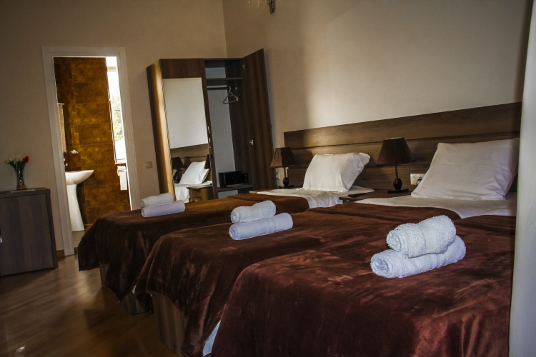 Standard Triple room with balcony and with mountain view
