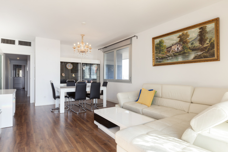 3 Bedrooms Apartment