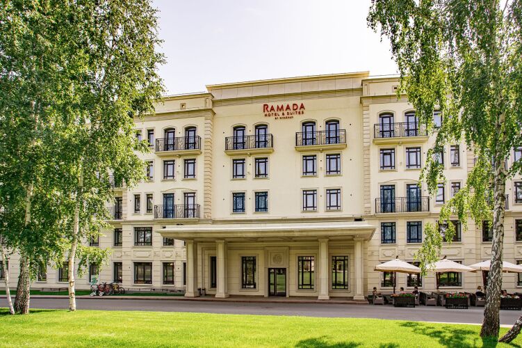 Отель Ramada hotel&suites by Wyndham Novosibirsk Zhukovka
