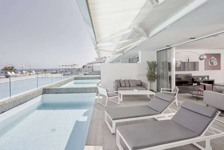 1 Bedroom Rio Divinity Suite with partial sea view