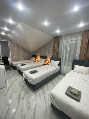 Четырёхместный номер Superior с красивым видом из окна