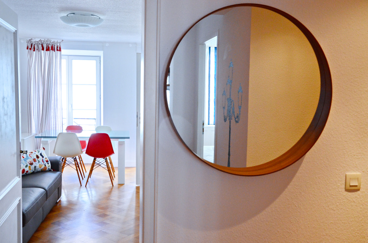 Quatre Chaises Apartments
