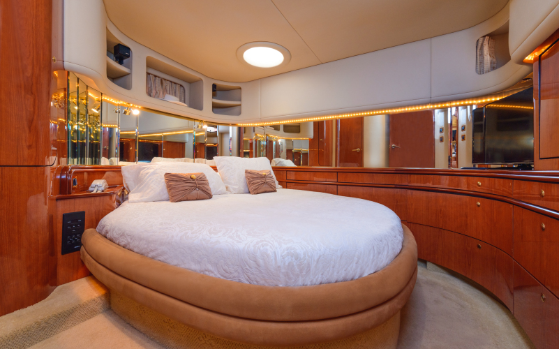 Luxury Yacht HotelOver view