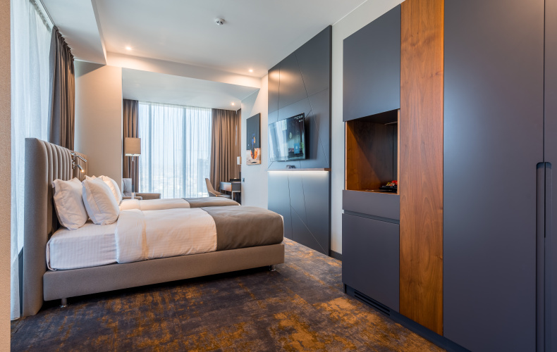 Classic High Floor Twin room with city view