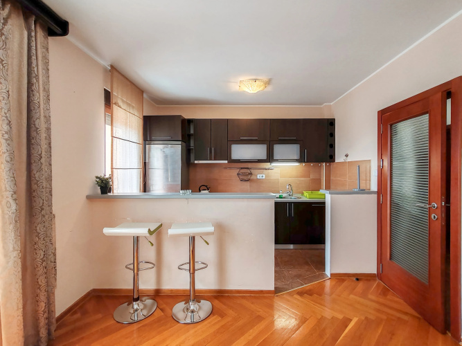 Sunny Three Bedroom Flat