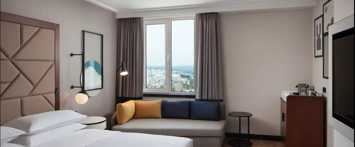 Corner Double Suite with panoramic city view