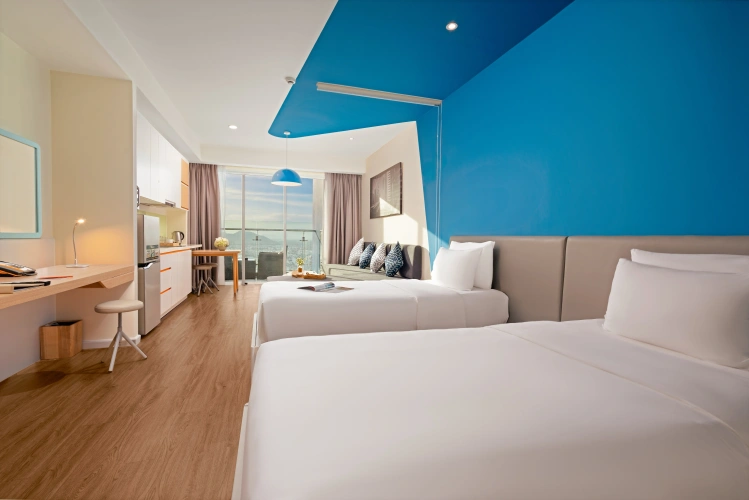 Grand Deluxe Twin Club room with mountain view