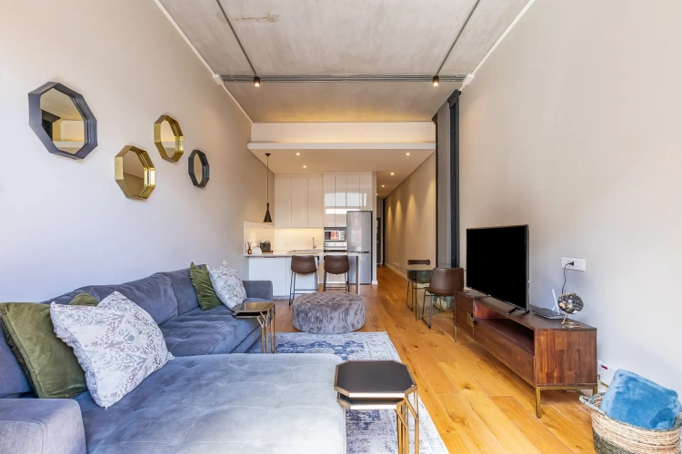 1 Bedroom Luxury Apartment with balcony and with city view
