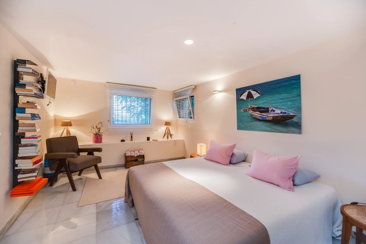 4 Bedrooms Villa