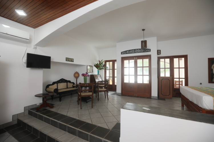 Deluxe Family room with view