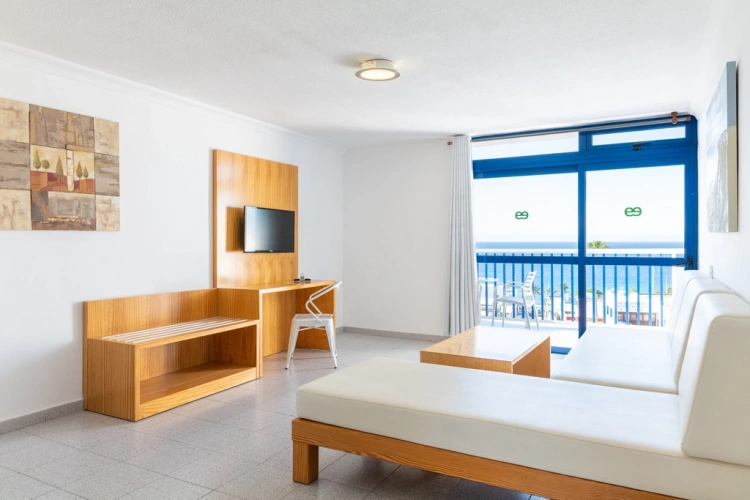 1 Bedroom Apartment with sea view