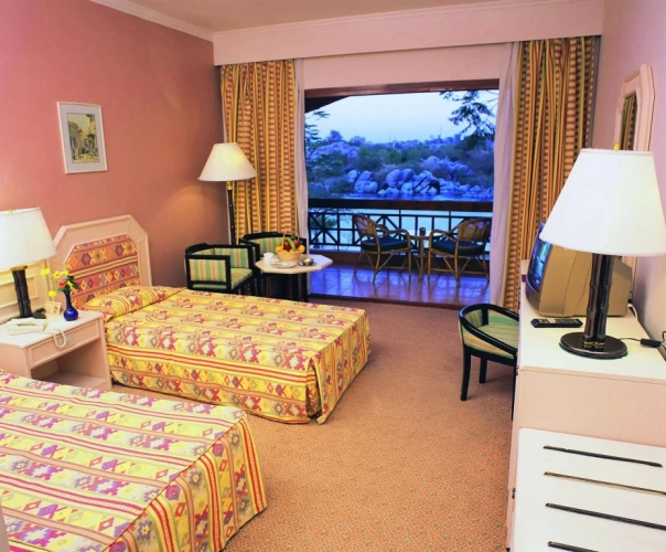 Standard Quadruple room with pool view