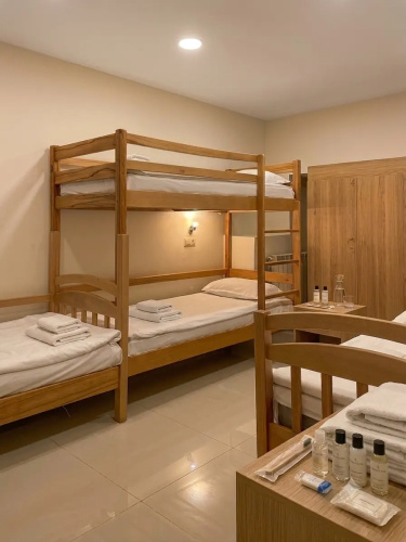 Economy Quadruple Family room