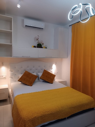 1 Bedroom Apartment with mountain view