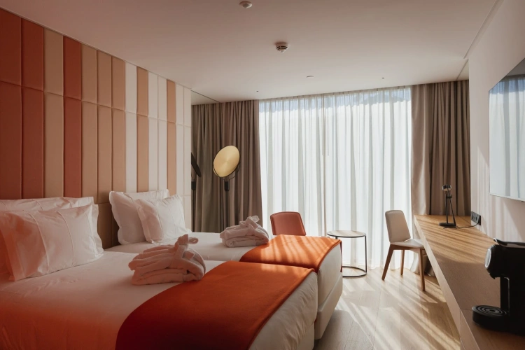 Deluxe Show View Twin room