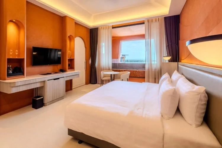Deluxe Pool Double Suite with sea view