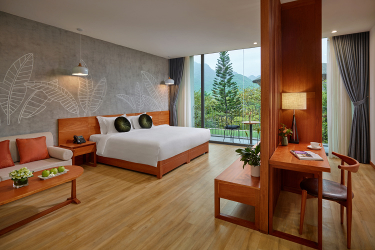 Suite with balcony and with view
