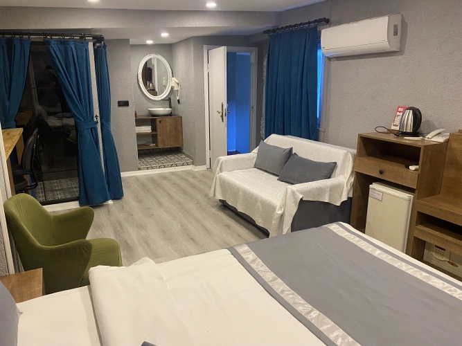 Deluxe Triple room with balcony and with city view