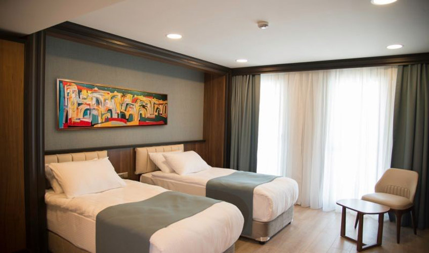 Standard Triple room with view