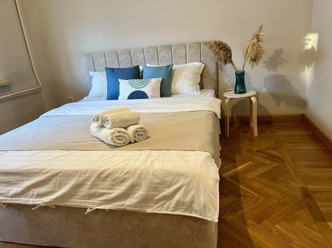 V Samale Vozle Posolstva Ssha Flat