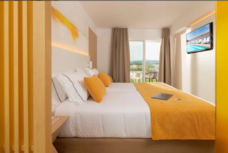 Twin Suite with pool view