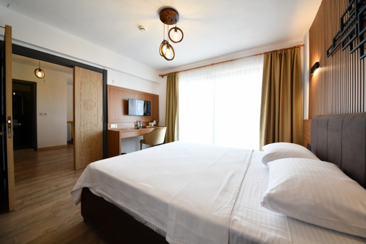 Suite with balcony and with view