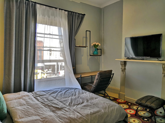 Summers' Holiday Inn Mini-Hotel