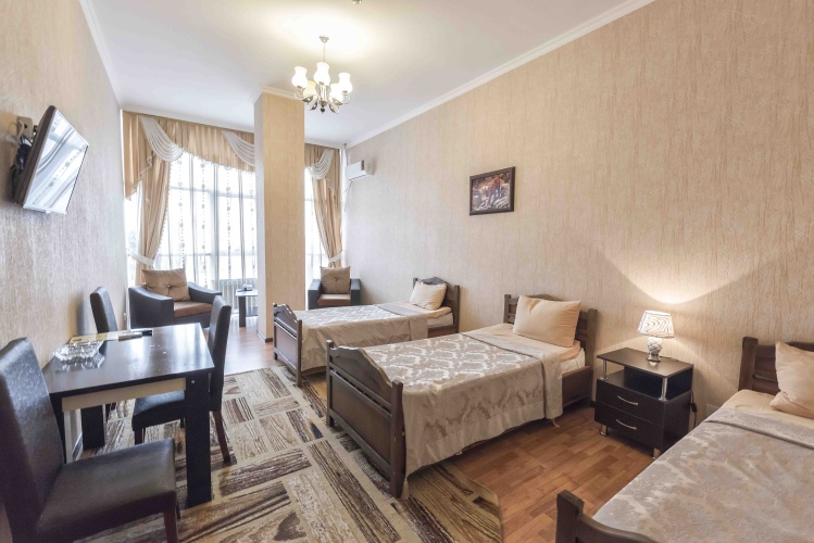 Standard Triple room