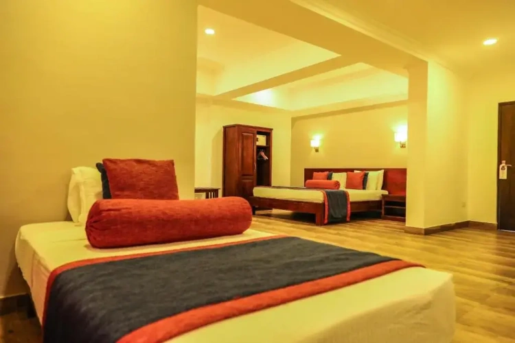 Deluxe Quadruple room with balcony