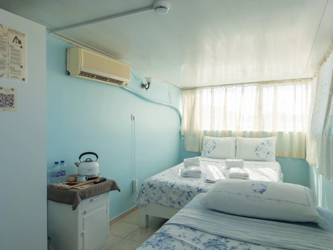 Standard Triple room with sea view