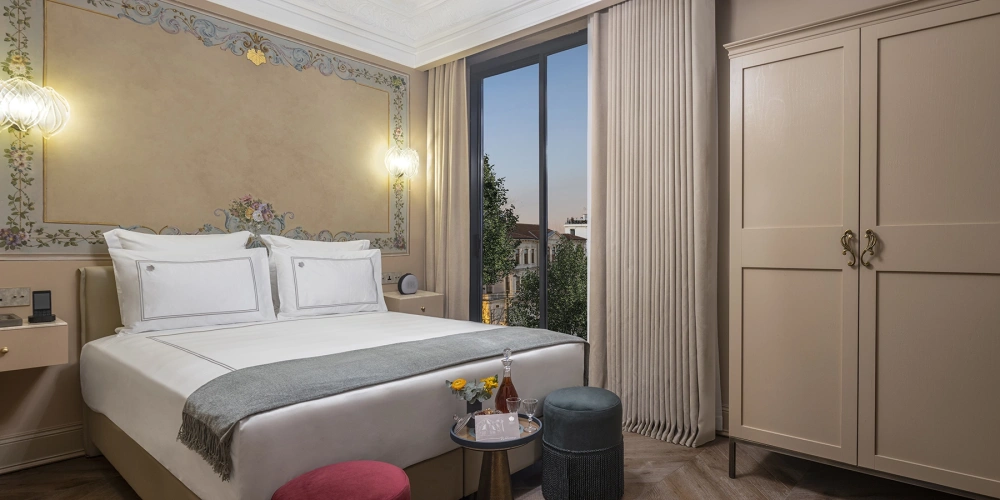 Standard Double room with city view