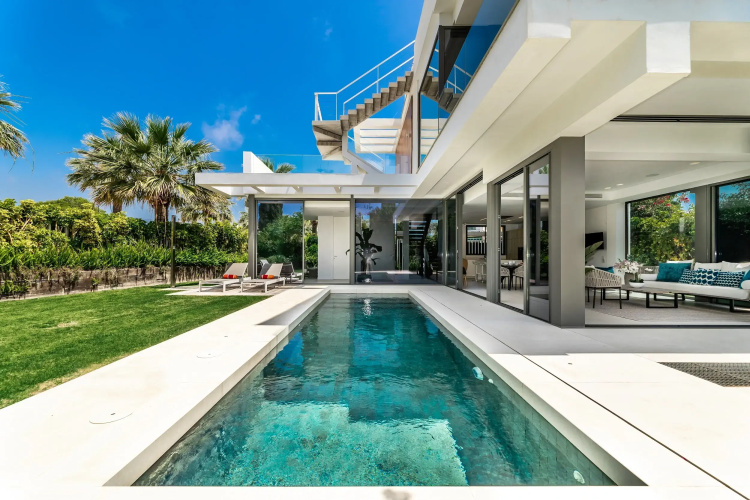 All About Villa Gladiolo