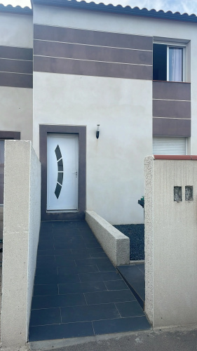 La Gold Room Apartments