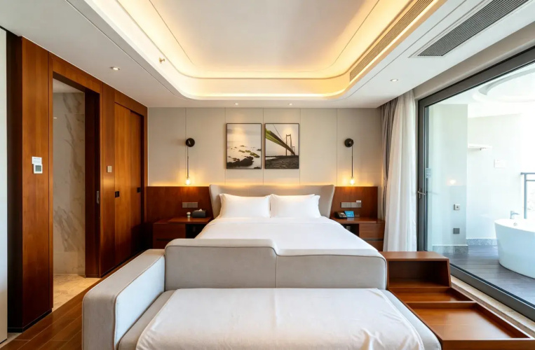 Family Suite with balcony and with ocean view