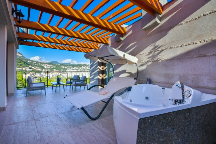 2 Bedrooms Deluxe Suite with view
