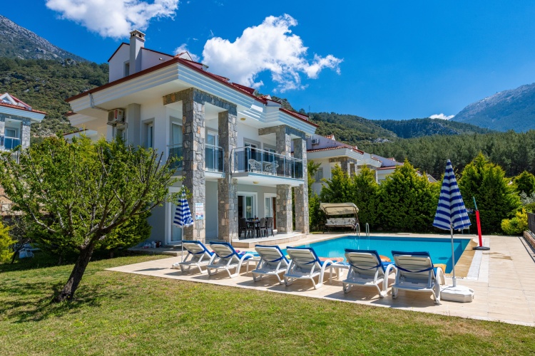 3 Bedrooms Luxury Villa
