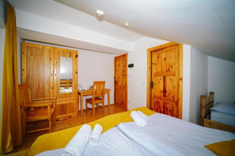 Standard Triple room with balcony