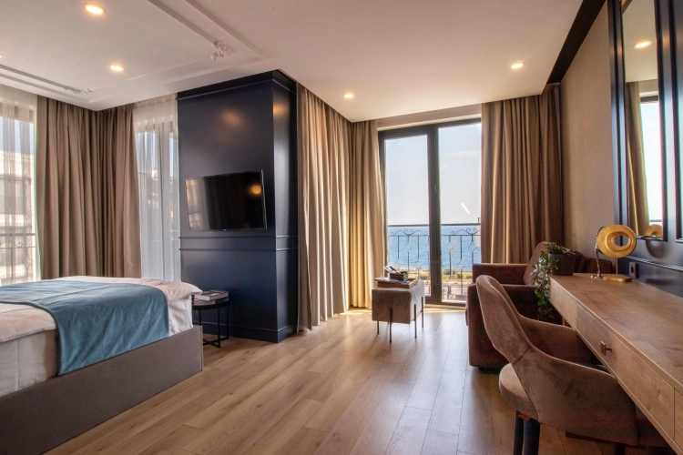 Deluxe Double Suite with balcony