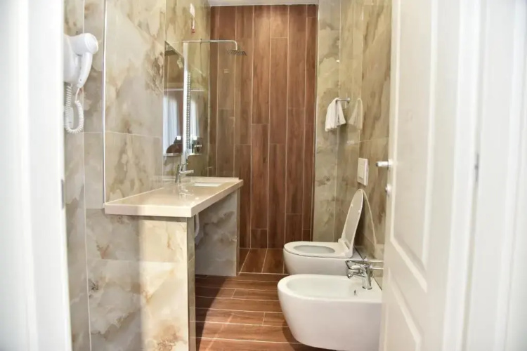 Edart Hotel