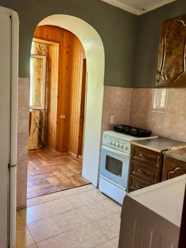 Trekhkomnatnaya U Morya Flat