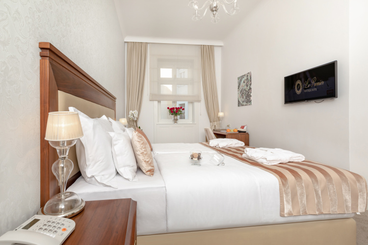 Superior Double room with city view
