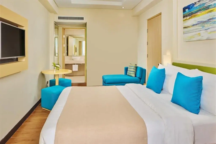 2 Bedrooms Family Quadruple Suite with Living room
