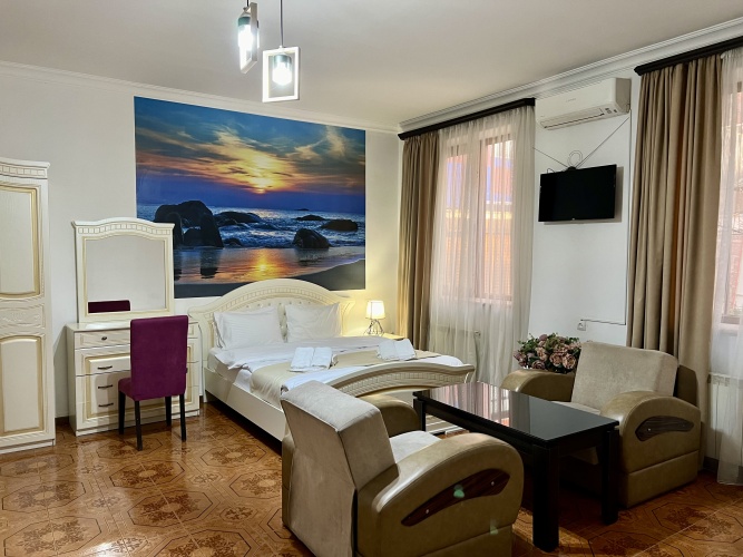 Standard Double room with city view