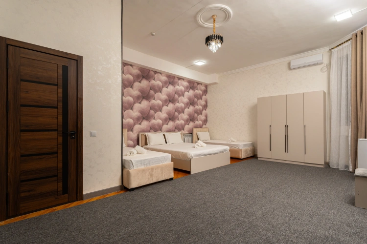 Standard Quadruple room with courtyard view
