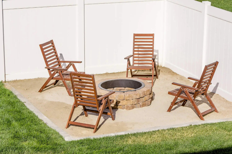 New Fire Pit & Hammocks Guest House