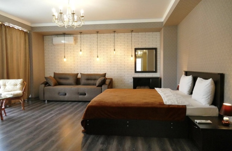 Comfort Family room with mountain view